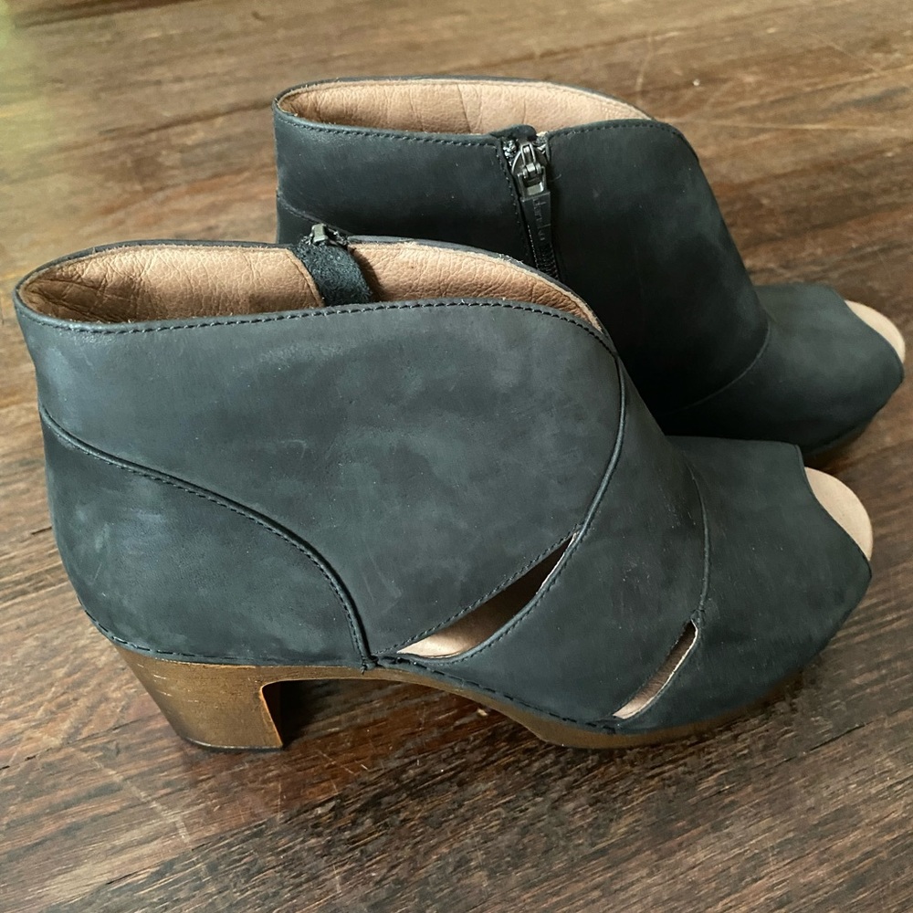 EUC Dansko Black Delphina open-toed heeled booties size 40